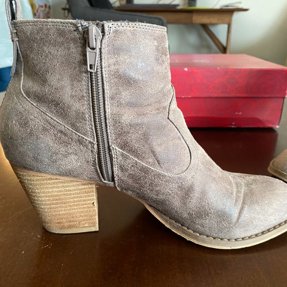 Carlos Santana Tan Booties - Picture 3 of 4